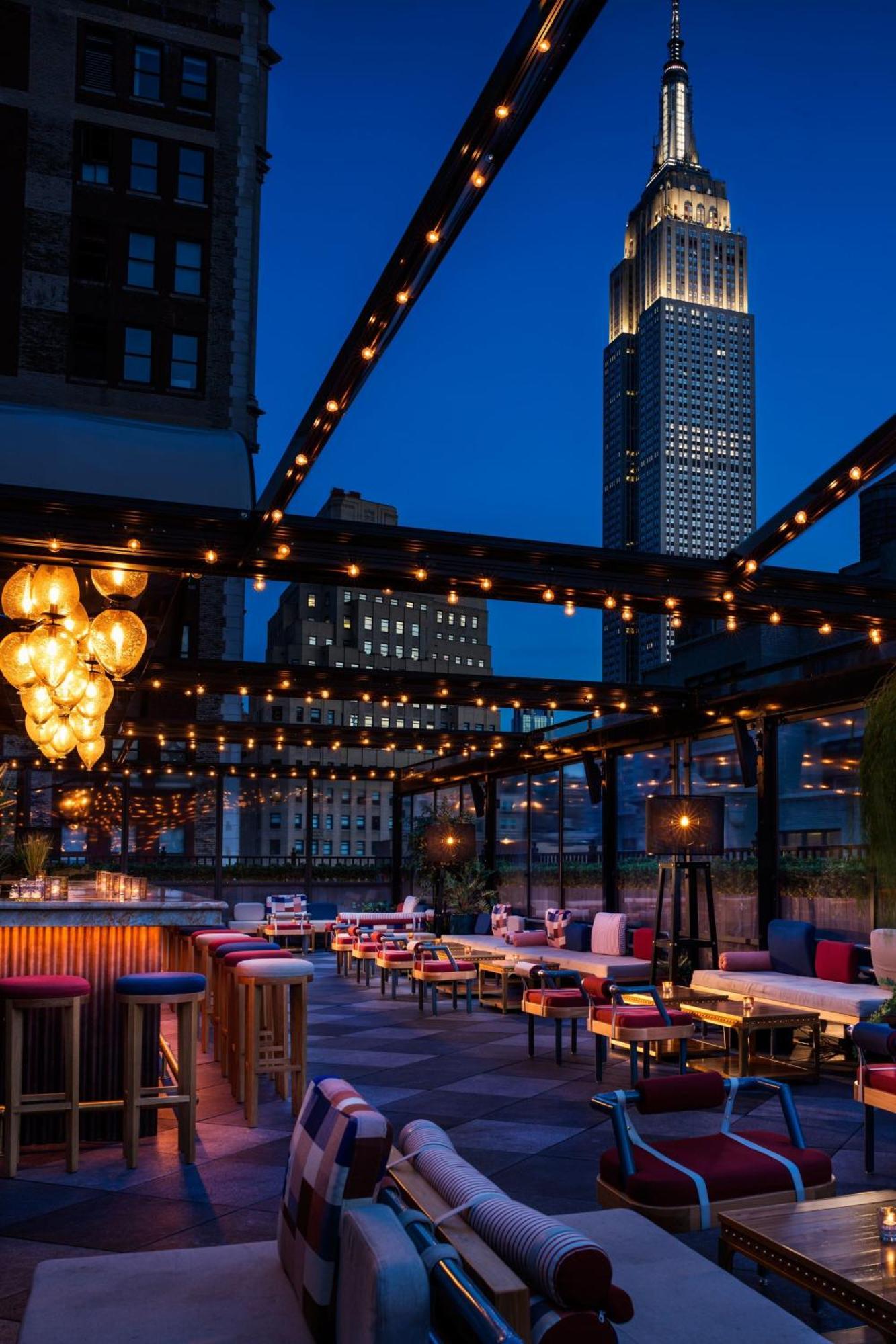 Moxy Nyc Times Square Hotel New York Exterior photo